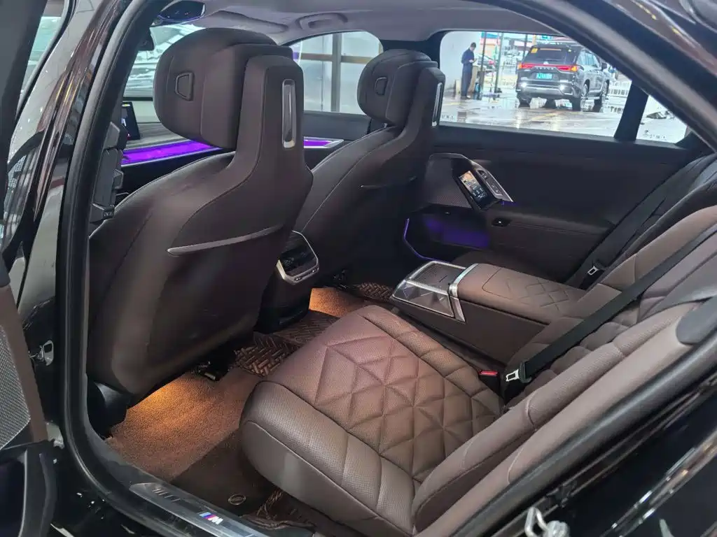BMW i7 — миниатюра 4