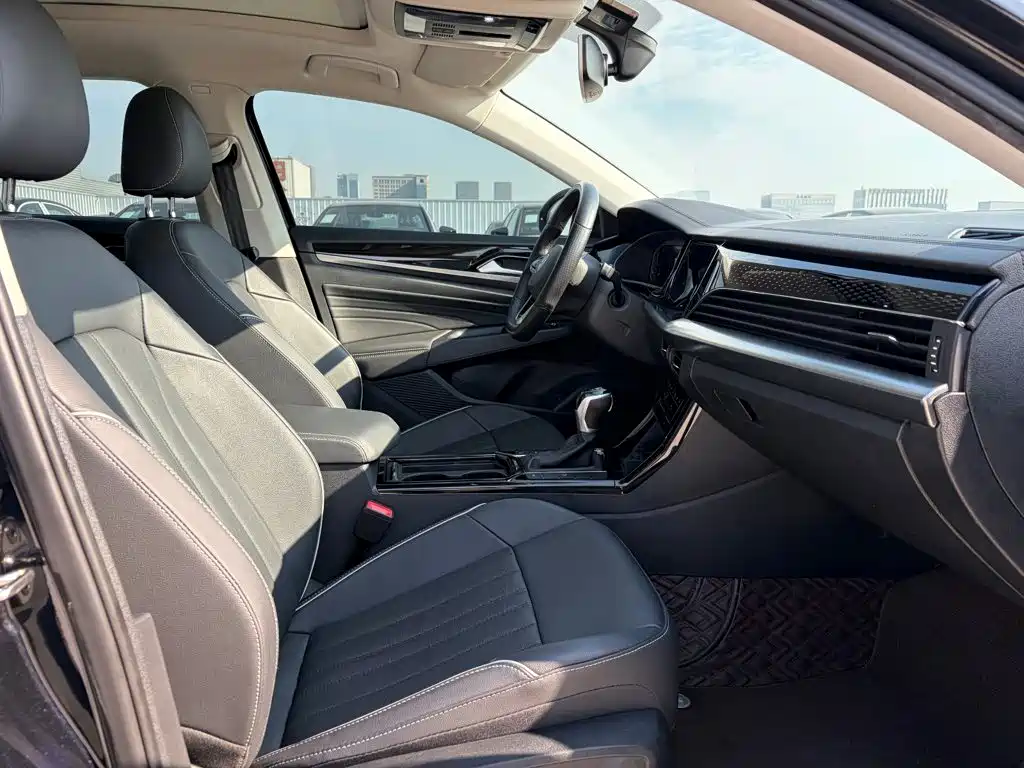 Volkswagen Passat PHEV — миниатюра 15