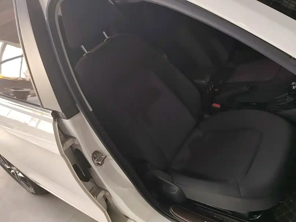 Volkswagen Jetta — миниатюра 25