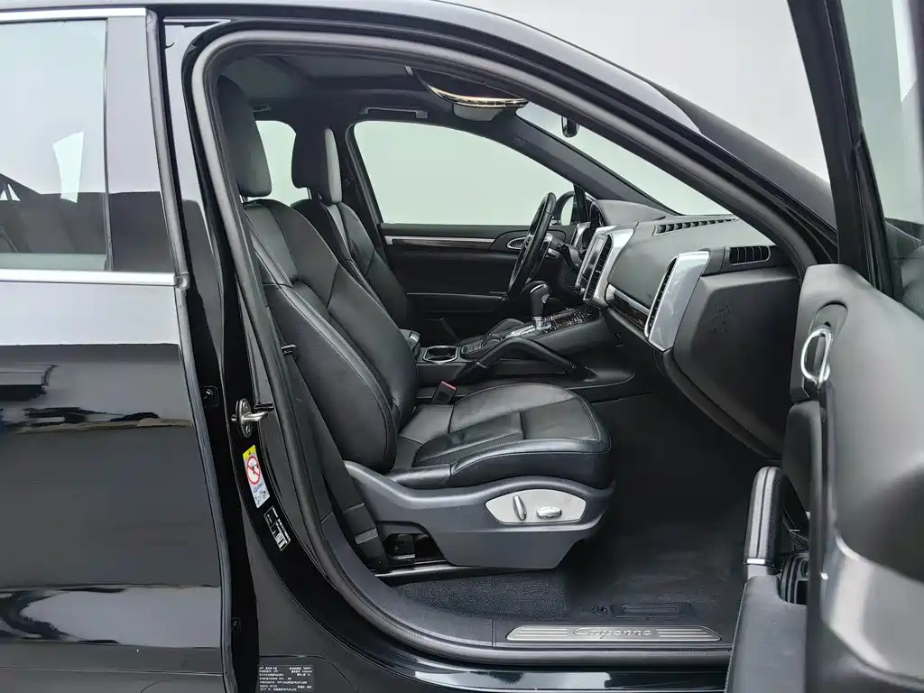 Porsche Cayenne — миниатюра 22