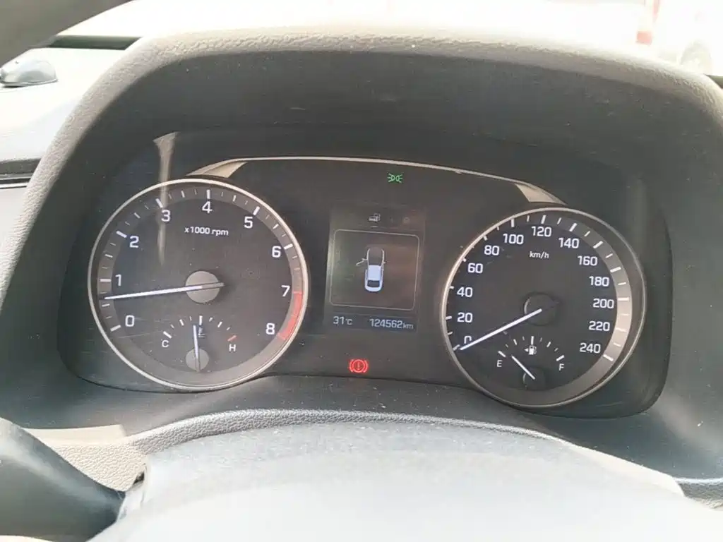 Hyundai Elantra — миниатюра 12