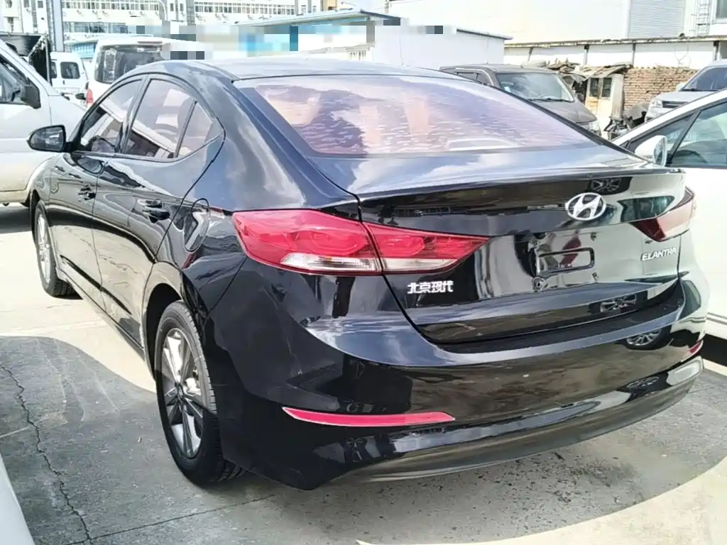Hyundai Elantra — миниатюра 5