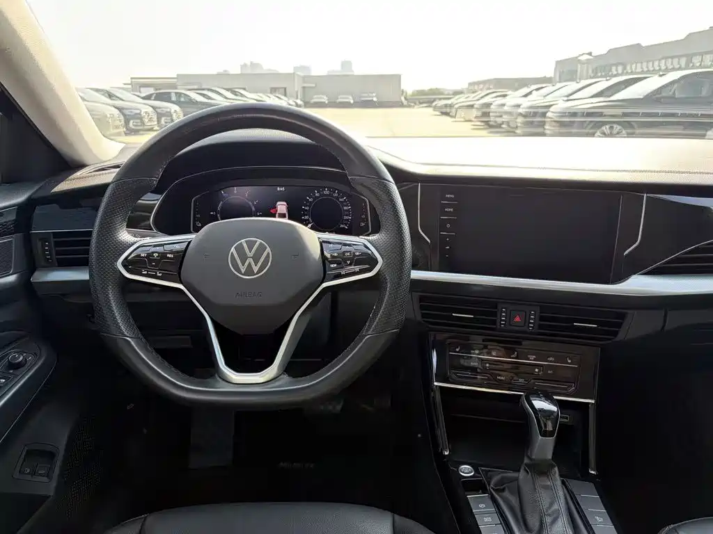 Volkswagen Passat PHEV — миниатюра 11