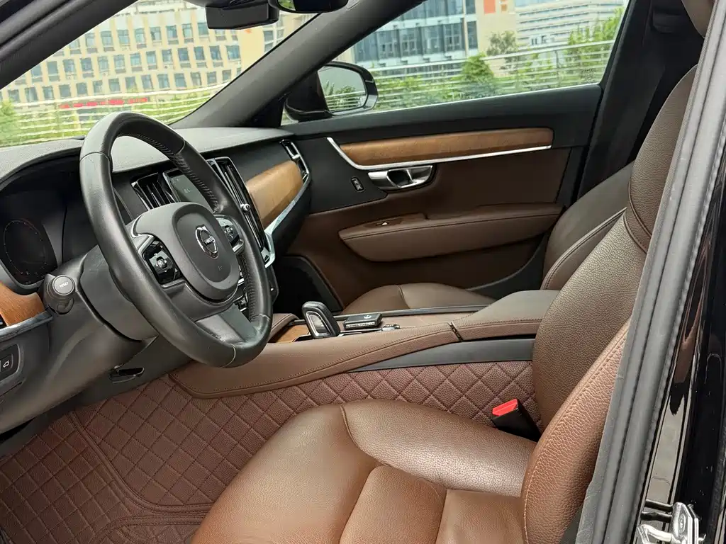 Volvo S90 — миниатюра 6