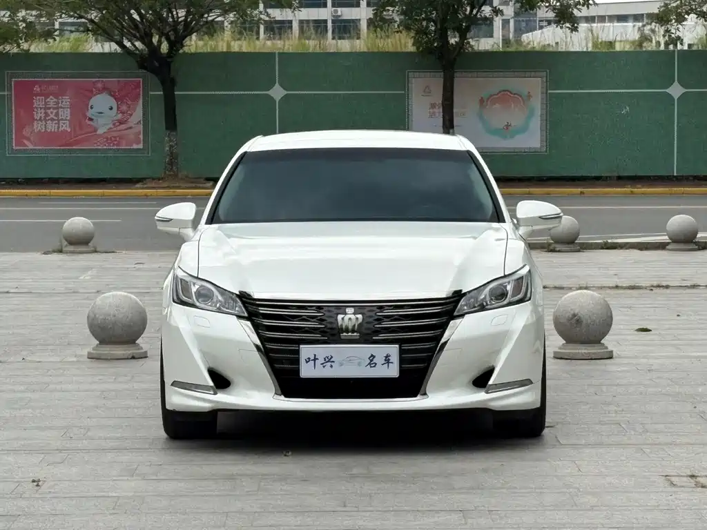 Toyota Crown — миниатюра 2