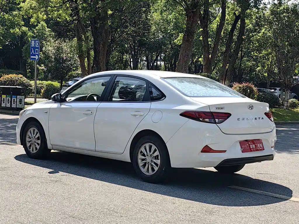 Hyundai Elantra — миниатюра 11