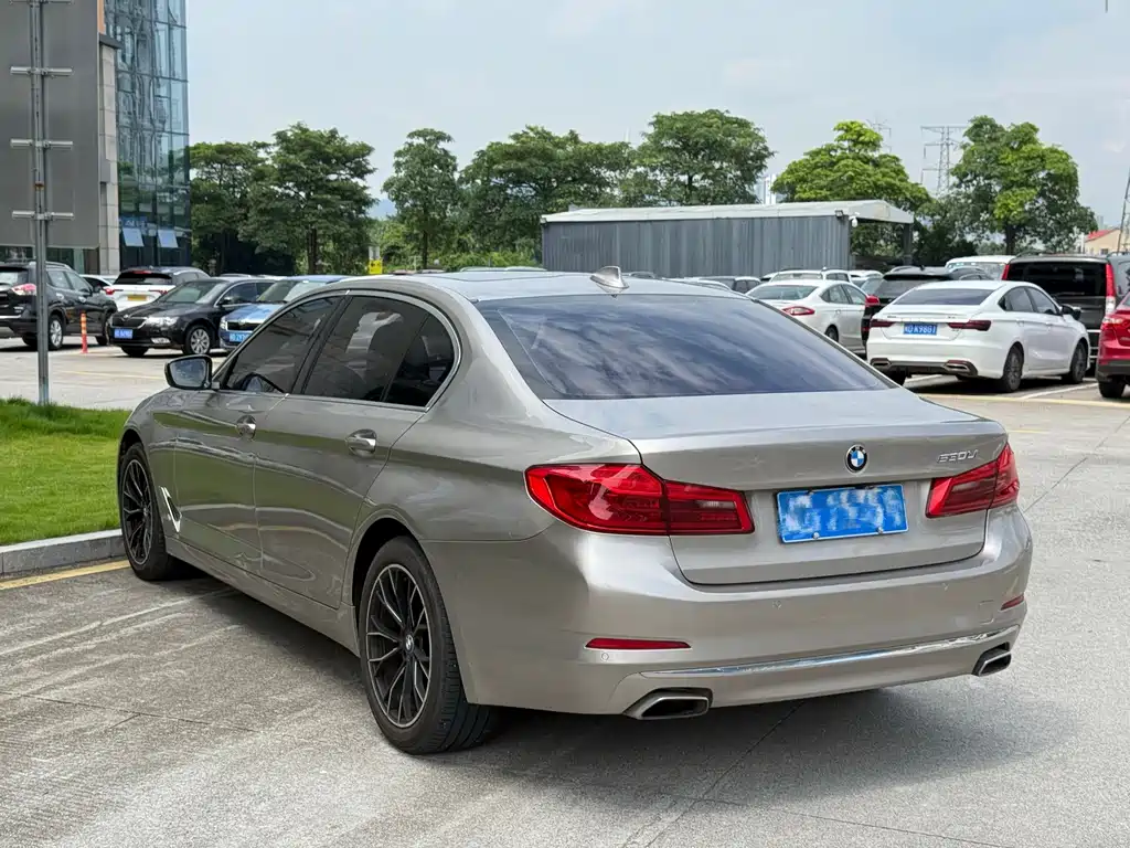 BMW 5 Series — миниатюра 7