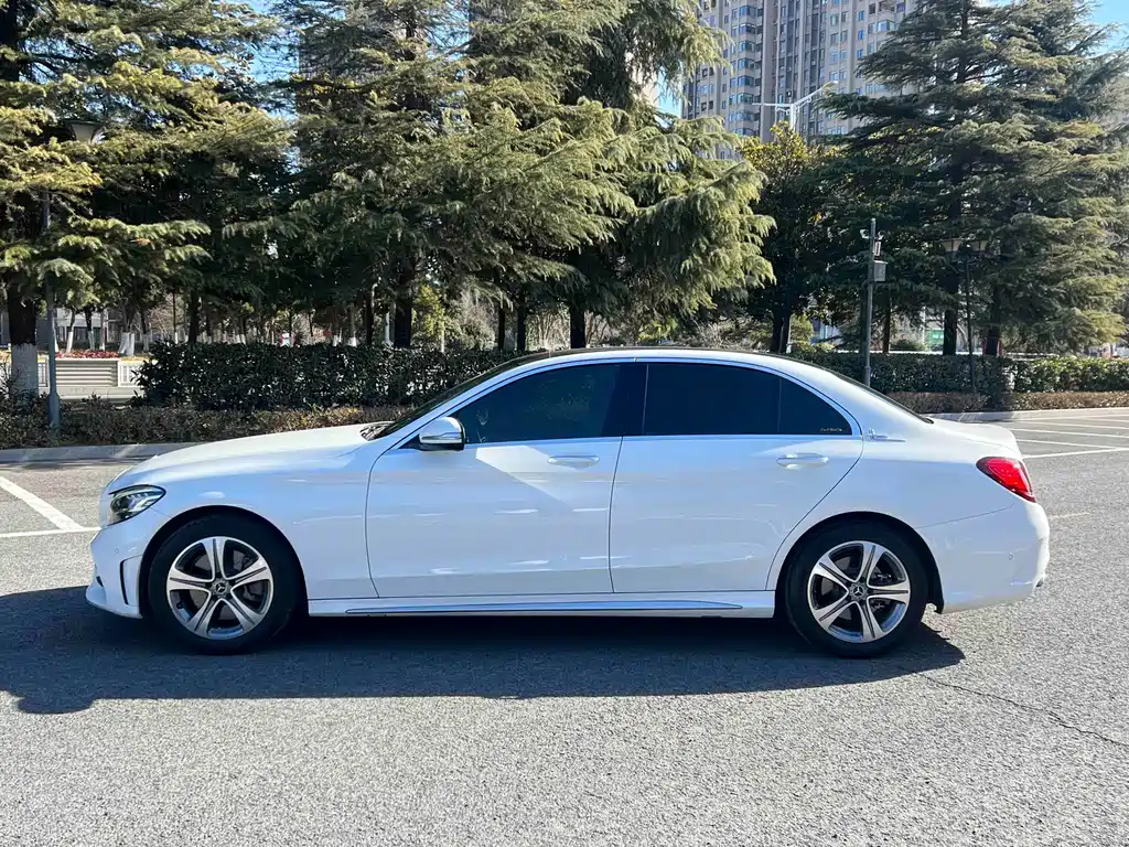 Mercedes-Benz C-Class — миниатюра 7