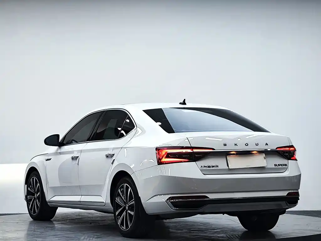 Skoda Superb — миниатюра 6