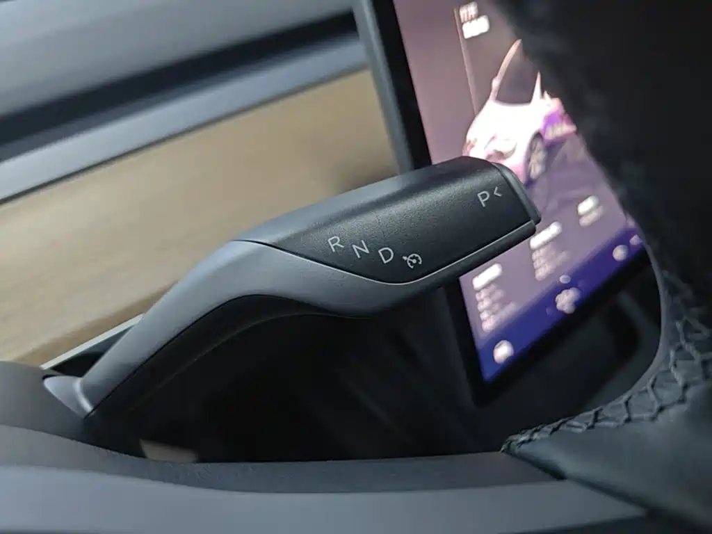 Tesla Model Y — миниатюра 14