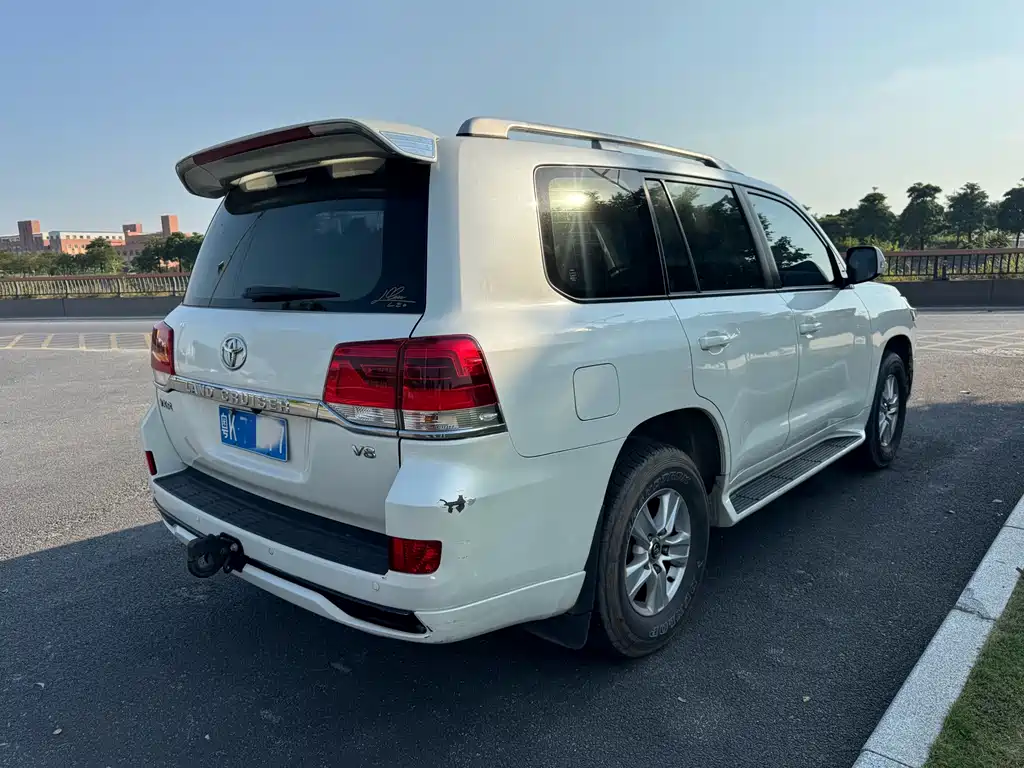 Toyota Land Cruiser — миниатюра 7