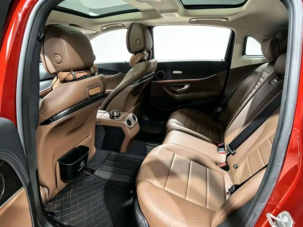 Mercedes-Benz E-Class — миниатюра 9