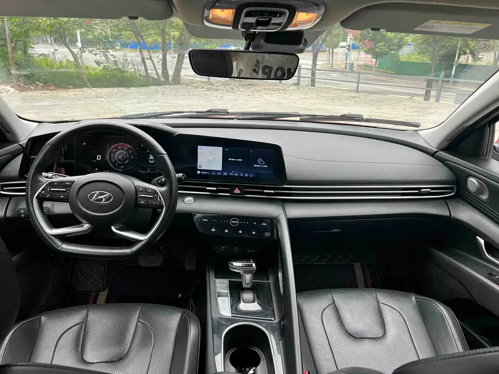 Hyundai Elantra — миниатюра 9