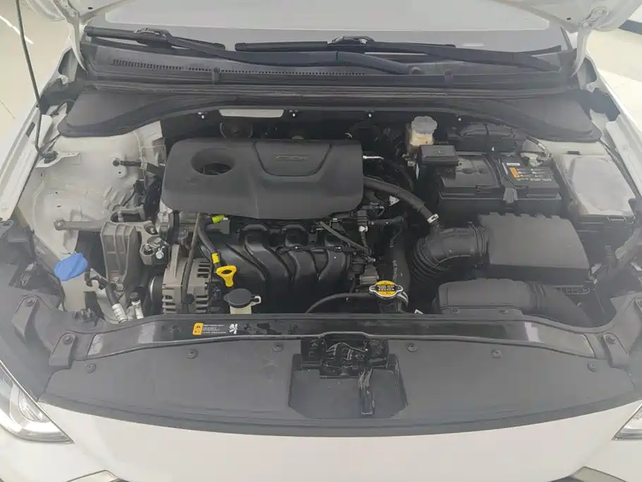 Hyundai Elantra — миниатюра 10
