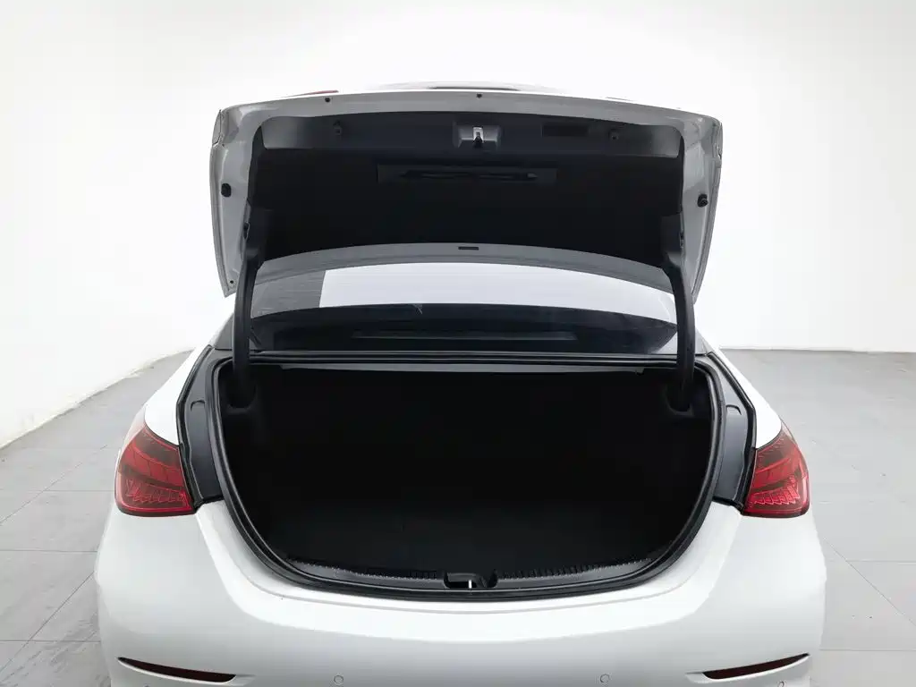 Mercedes-Benz C-Class — миниатюра 16