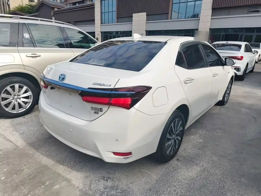 Toyota Corolla Hybrid — миниатюра 7
