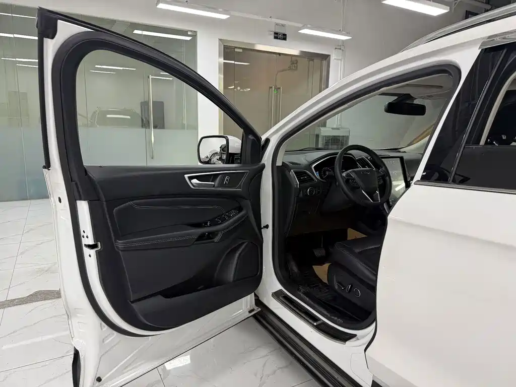 Ford Edge — миниатюра 8