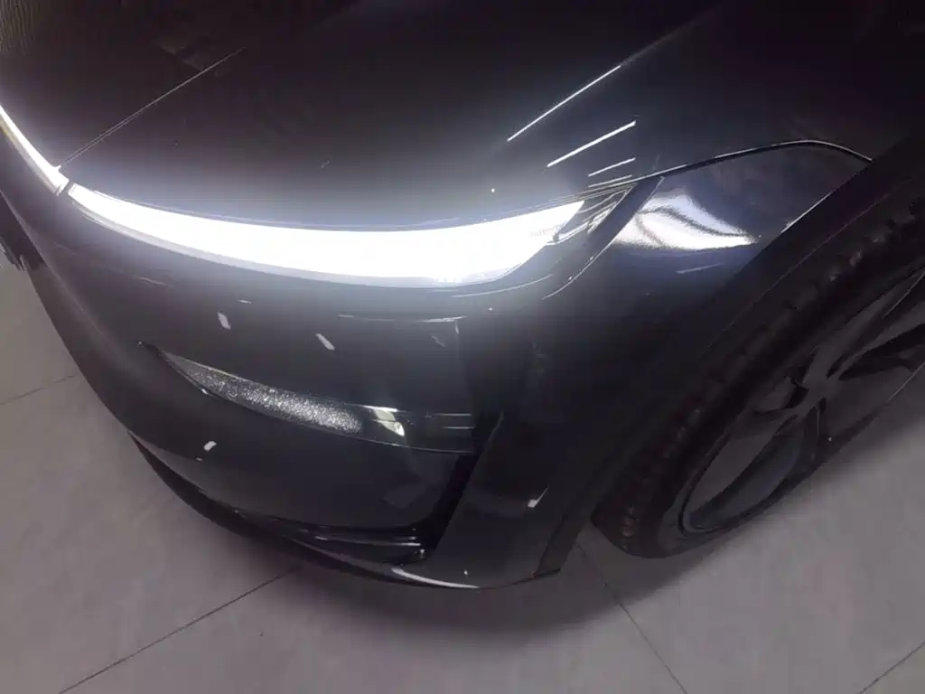 Tesla Model Y — миниатюра 24