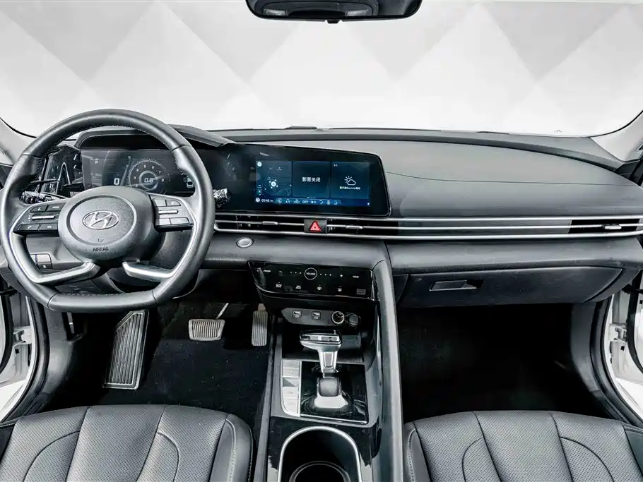 Hyundai Elantra — миниатюра 10