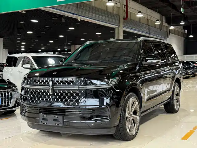 2025 Lincoln Navigator