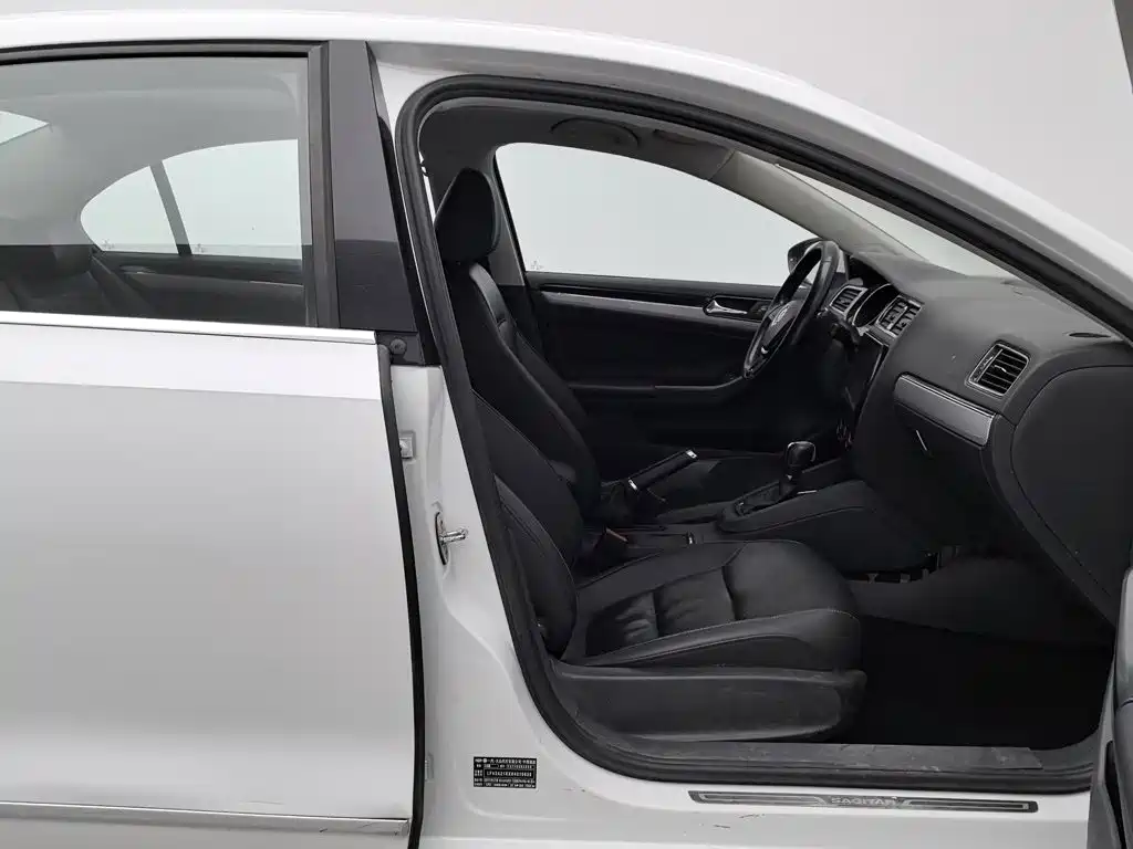 Volkswagen Sagitar — миниатюра 23