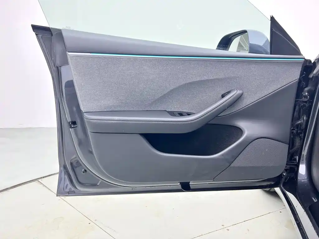 Tesla Model 3 — миниатюра 11