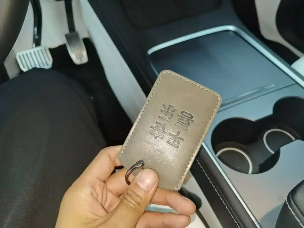 Tesla Model Y — миниатюра 9