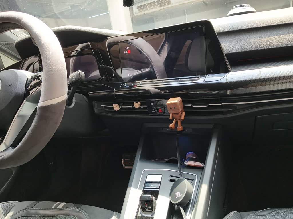 Volkswagen Golf 1.4 л 2022 г. Серебристо-серый, пробег 30299 км