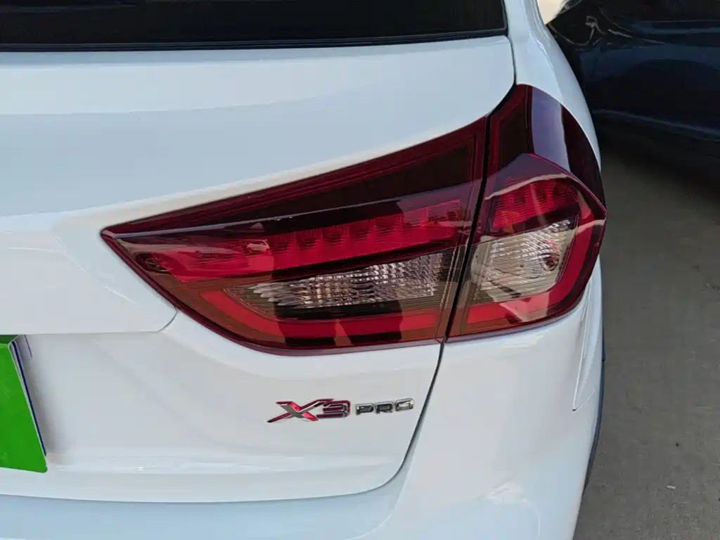 Geely Vision X3 — миниатюра 8