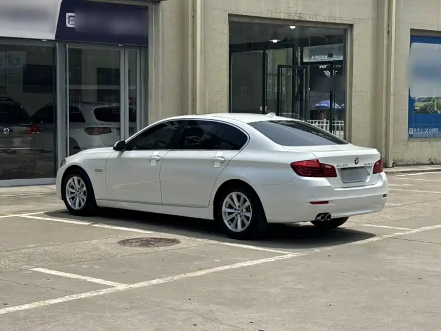 BMW 5 Series — миниатюра 7