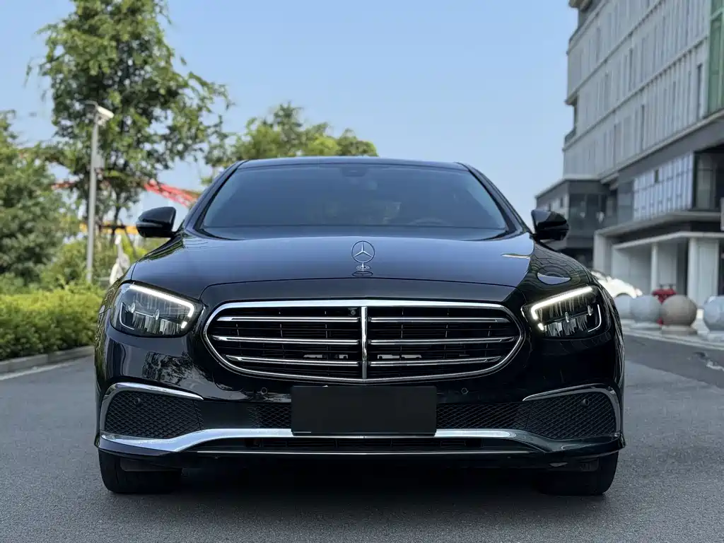 Mercedes-Benz E-Class — миниатюра 2