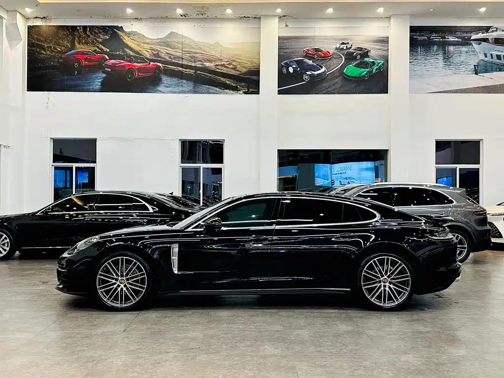 PORSCHE PANAMERA