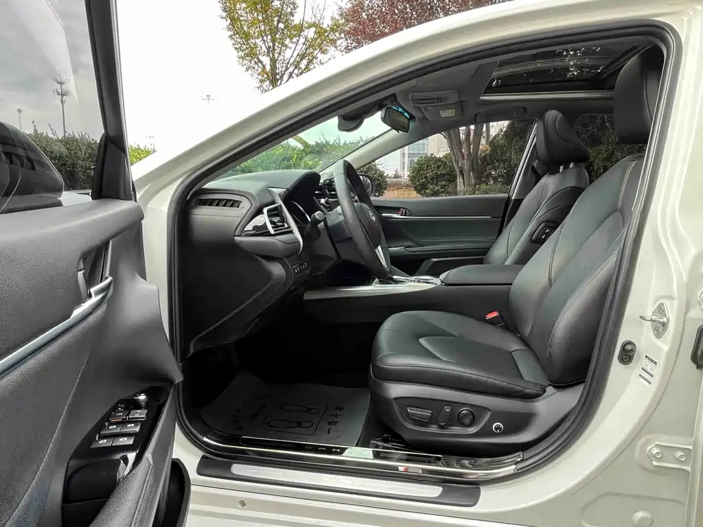 Toyota Camry — миниатюра 13