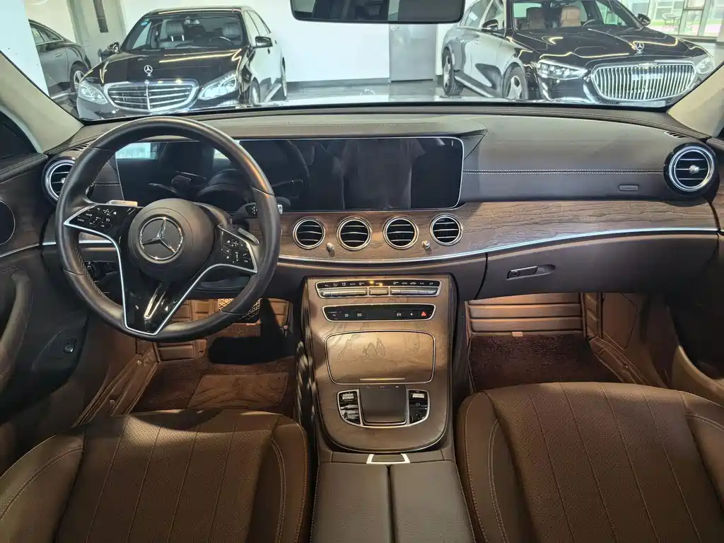 Mercedes-Benz E-Class — миниатюра 8