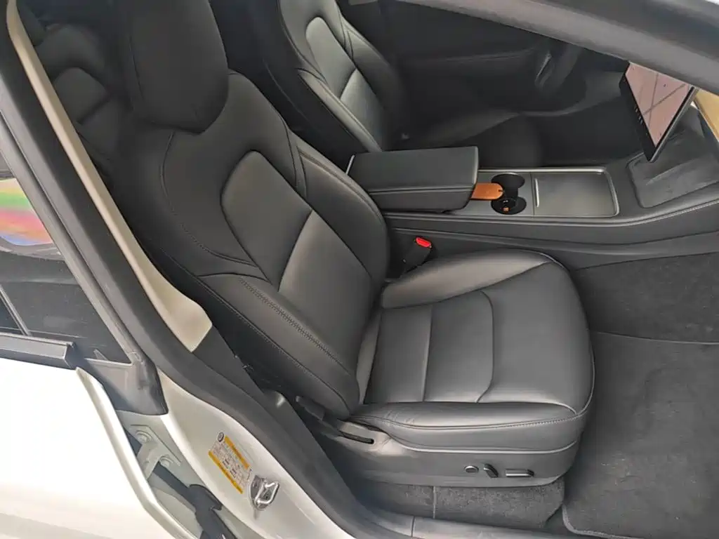Tesla Model Y — миниатюра 25