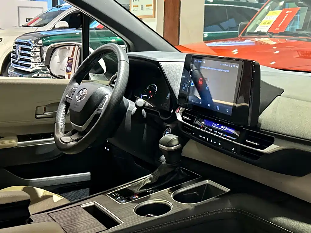 Toyota Sienna — миниатюра 22