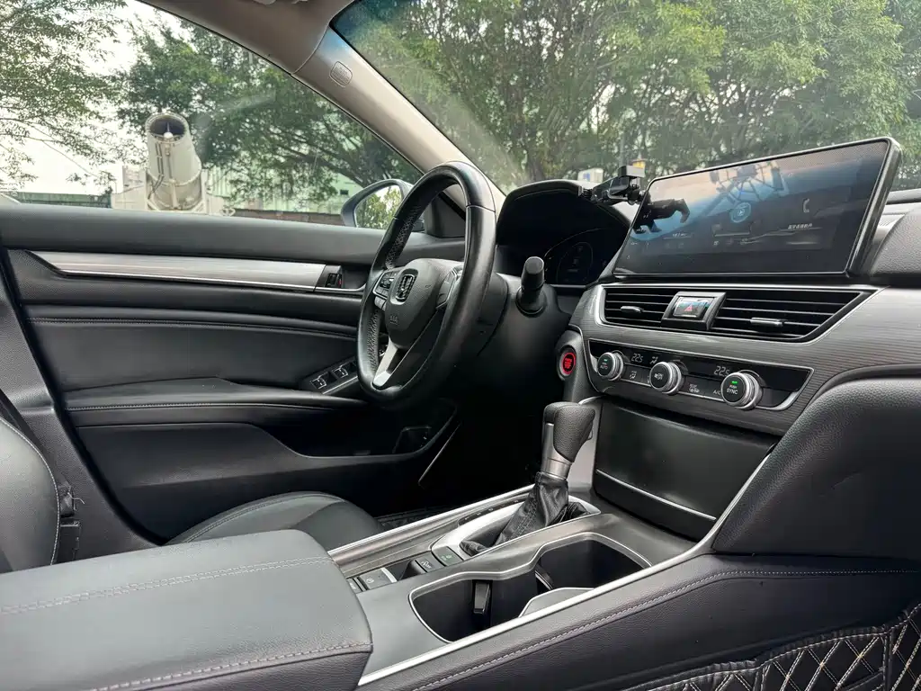 Honda Accord — миниатюра 13