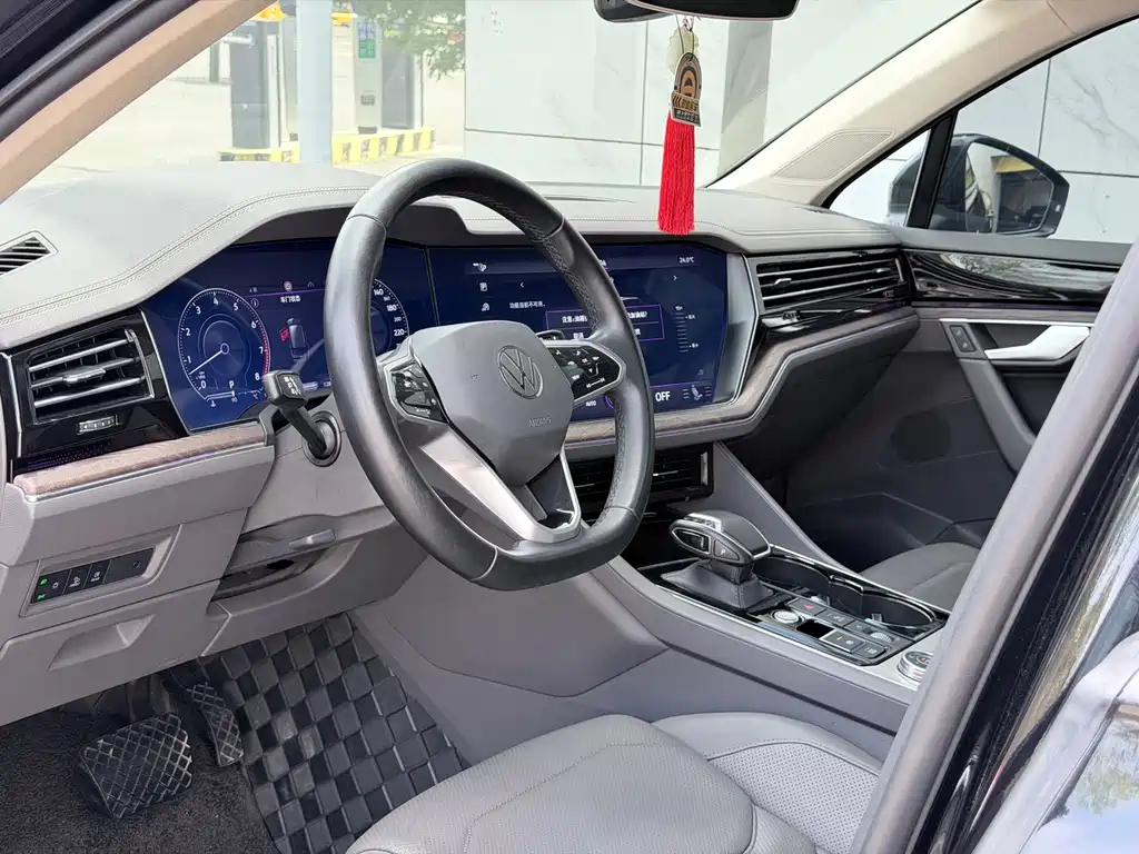 Volkswagen Touareg — миниатюра 6