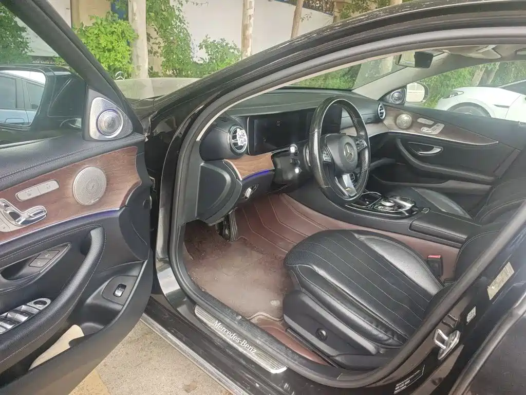 Mercedes-Benz E-Class — миниатюра 13
