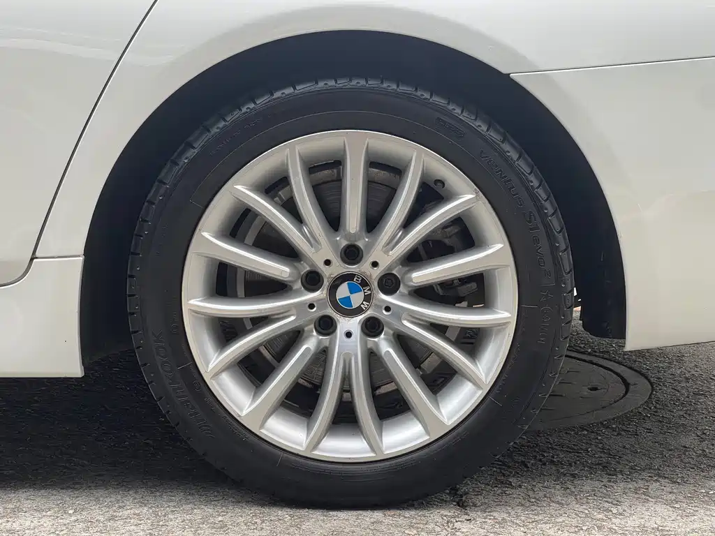 BMW 5 Series — миниатюра 17