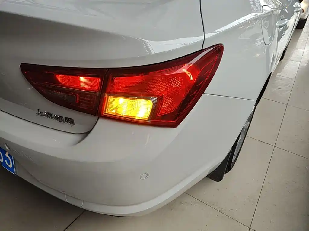 Buick Verano — миниатюра 8