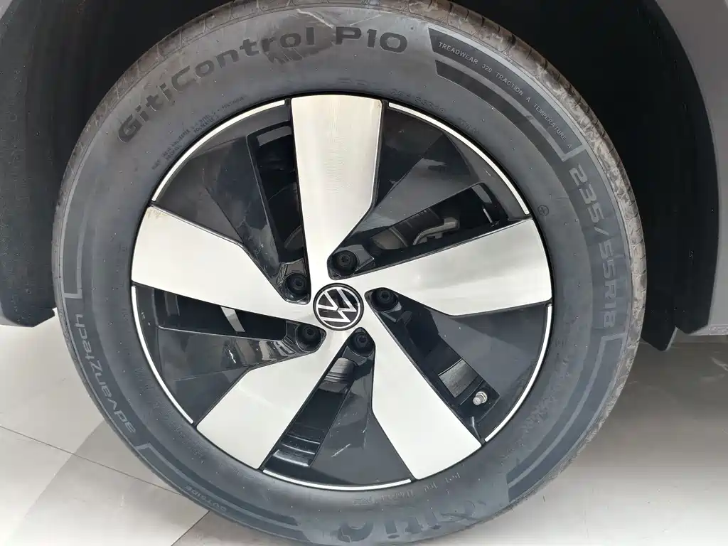 Volkswagen Tiguan L — миниатюра 11