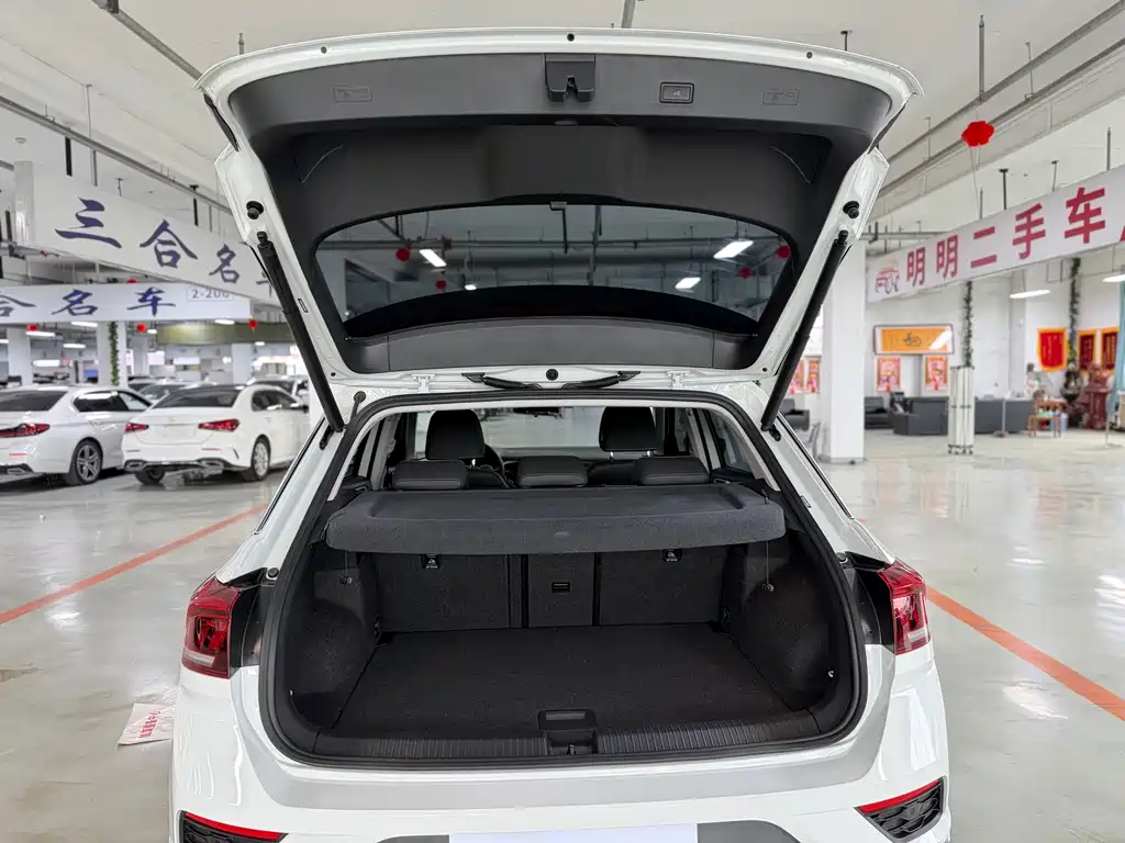 Volkswagen T-Roc — миниатюра 10