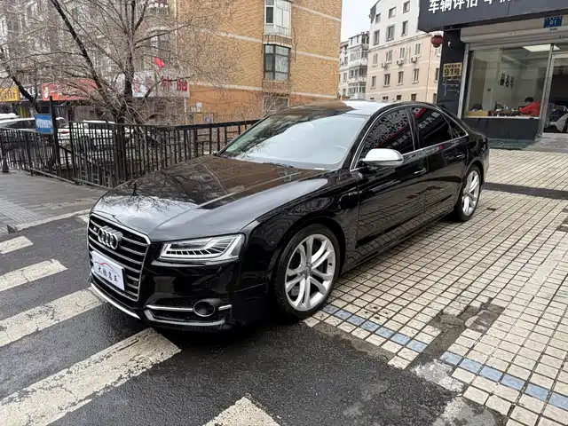 2013 Audi S8