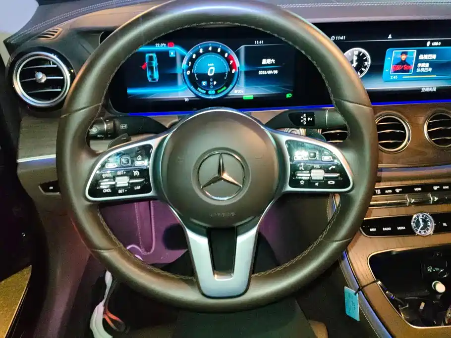 Mercedes-Benz E-Class — миниатюра 15