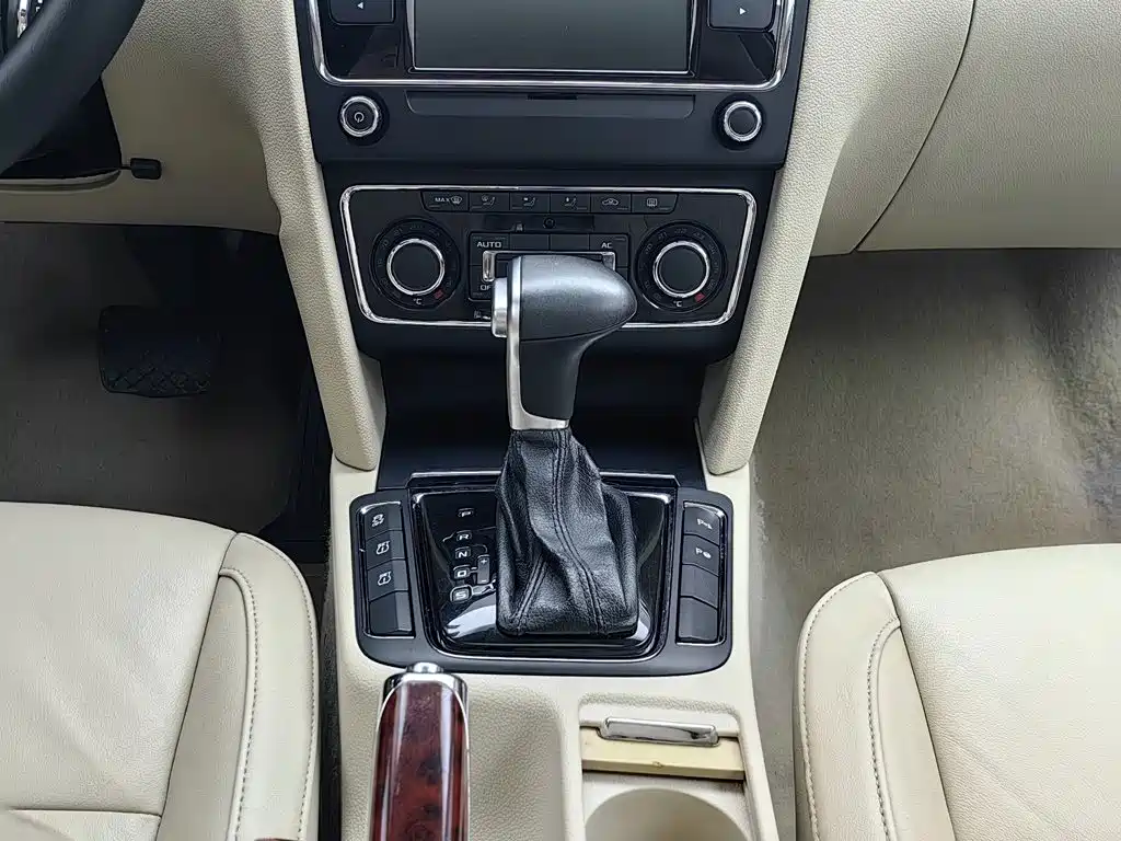 Skoda Superb — миниатюра 13
