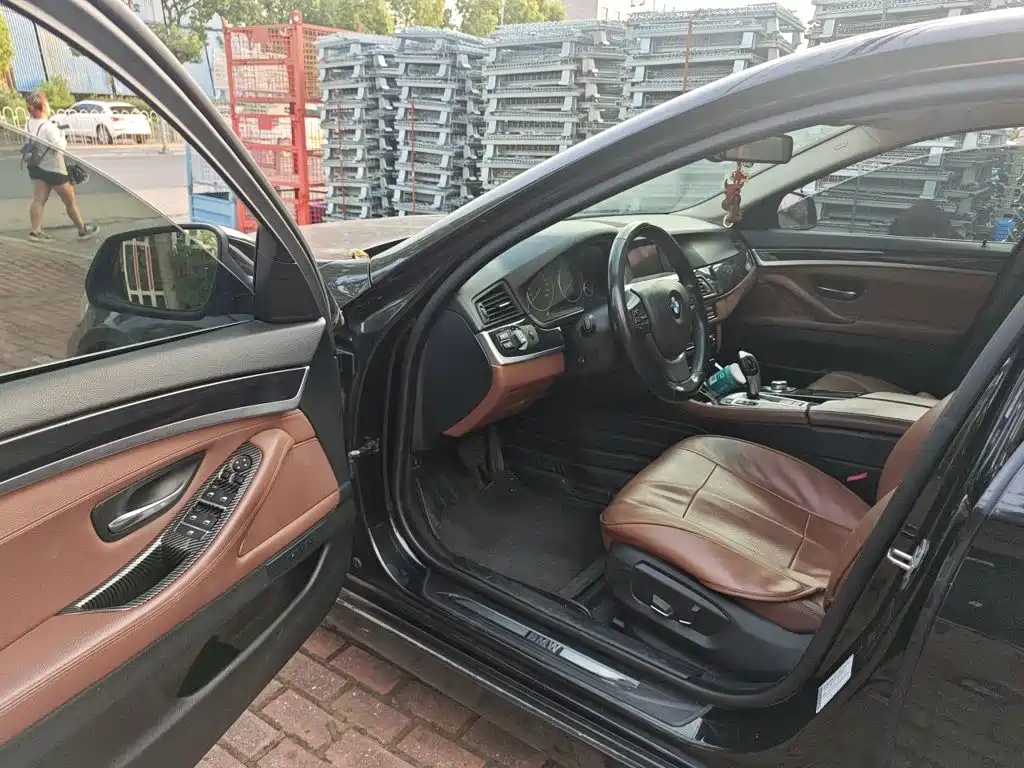 BMW 5 Series — миниатюра 13