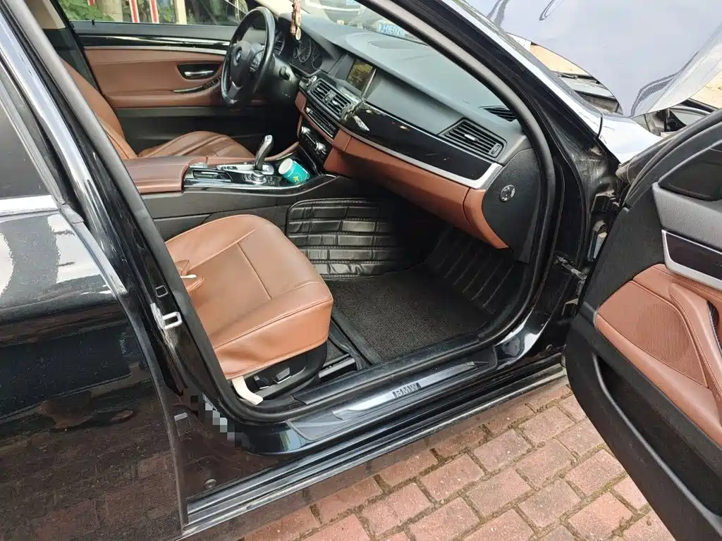 BMW 5 Series — миниатюра 22