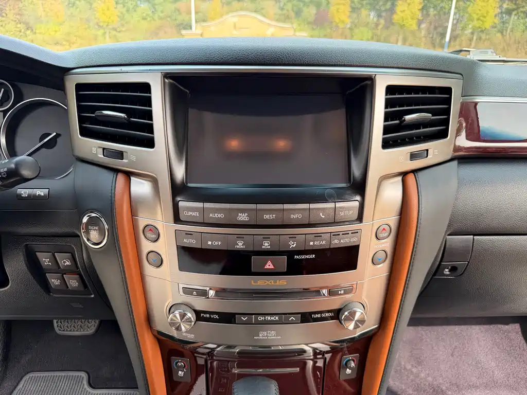 Lexus LX — миниатюра 27