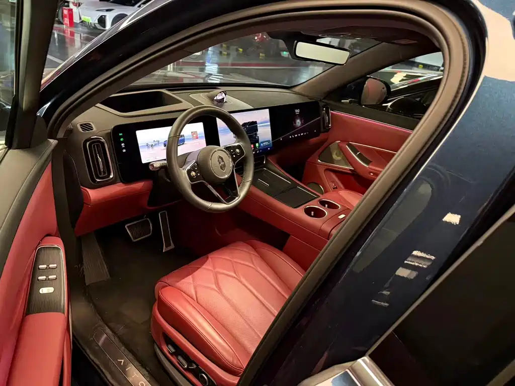 AITO ASK THE WORLD M8